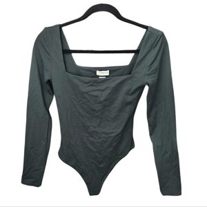 Aritzia Contour Square-neck Long Sleeved Snap Closure Bodysuit size Medium